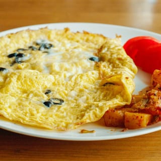 Olives and Mozzarella Cheese Omelet