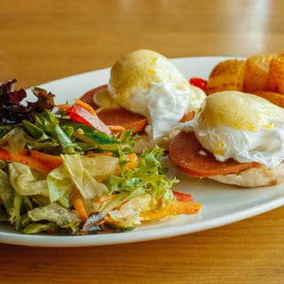 Eggs Benedict Classic Salami